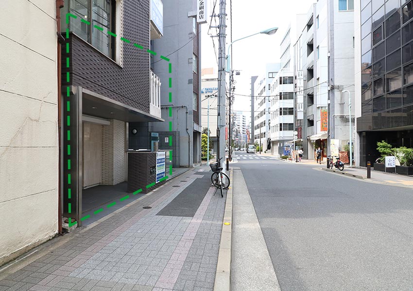 7.すぐ左手のビルが当院です
