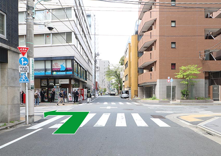 6.1つ目の十字路を左にまがります