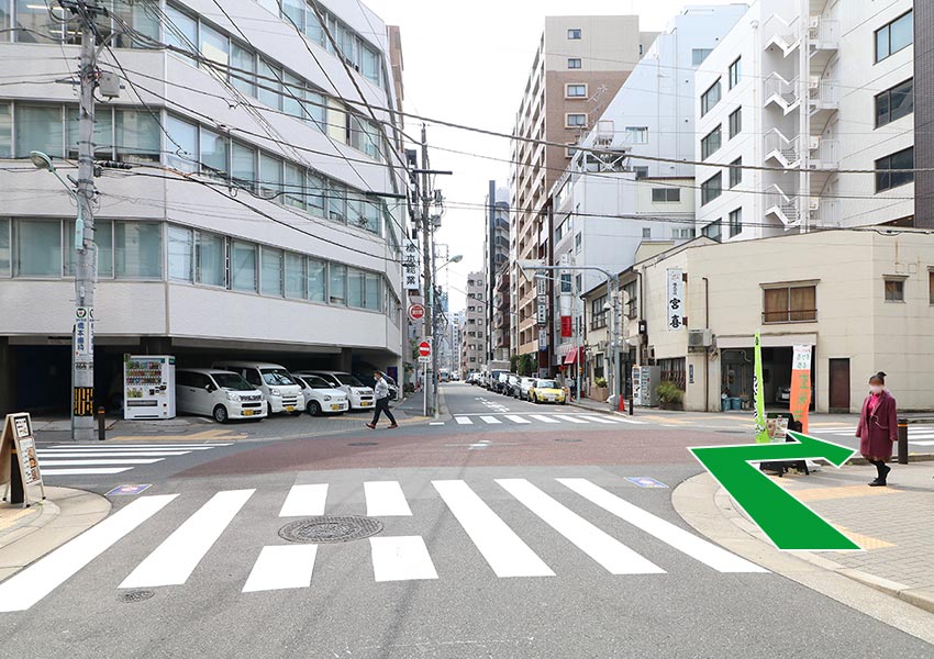 7.すぐ1つ目の十字路を右にまがります
